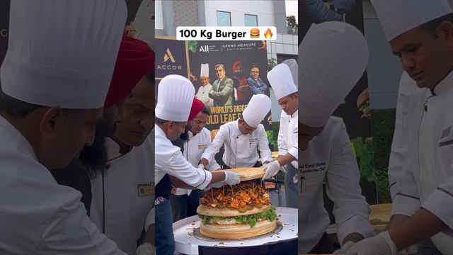 100 Kg Burger 🍔 #trending #burger #foodie #indianfood #food #viral смотреть онлайн