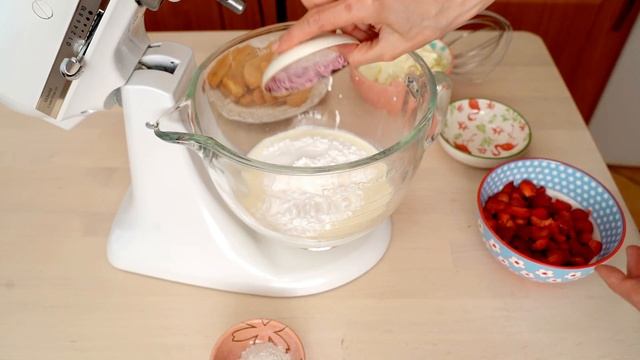 Proste ciasto torcik tiramisu z truskawkami – Przepis – Mała Cukierenka смотреть онлайн