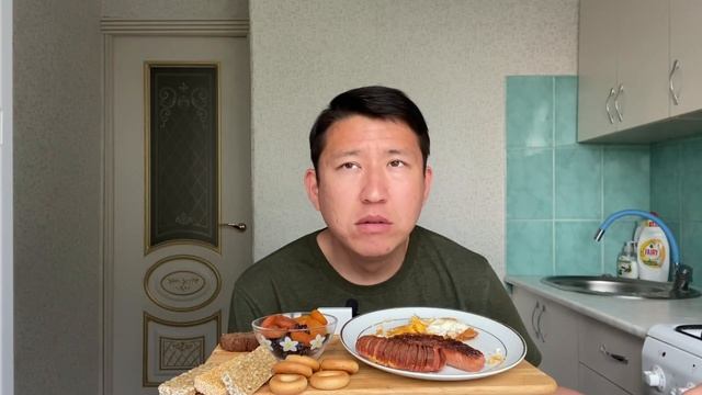 МУКБАНГ МОЙ ЗАВТРАК🍳 КОФЕ , СОСИСКИ И ЯИЧНИЦА / С ДНЁМ ПОБЕДЫ смотреть онлайн