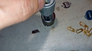 Замена личинки замка на крышке багажника Рено Сандеро 1.