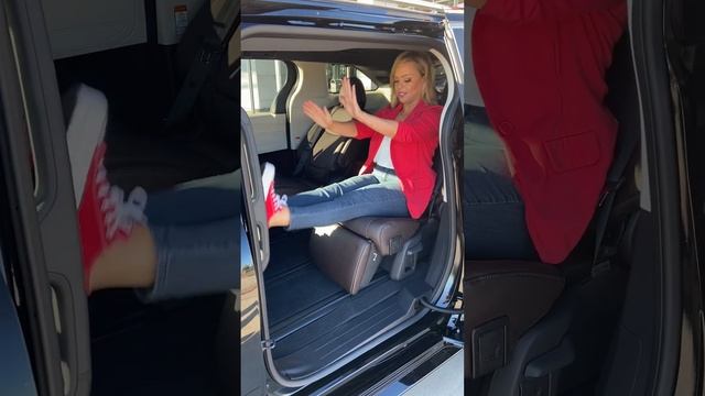 The Interior of the Toyota Sienna 2023 is AWESOME. смотреть онлайн