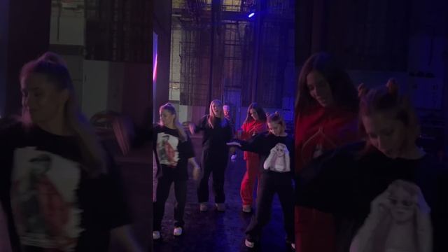 наши вайбы в 11 чачов ночи, а сколько у вас время?❤️❤️@MILANA TUT #МиланаФилимонова смотреть онлайн