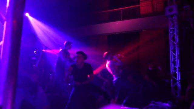 Black Night Red Sky - Burn (feat. Sunny of "Tie Shu Lan" & Benny of "Mensheng" смотреть онлайн