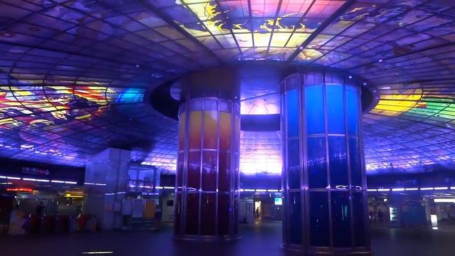 10 СТАНЦИЙ МЕТРО, ПОХОЖИХ НА ПОДЗЕМНЫЕ МУЗЕИ смотреть онлайн