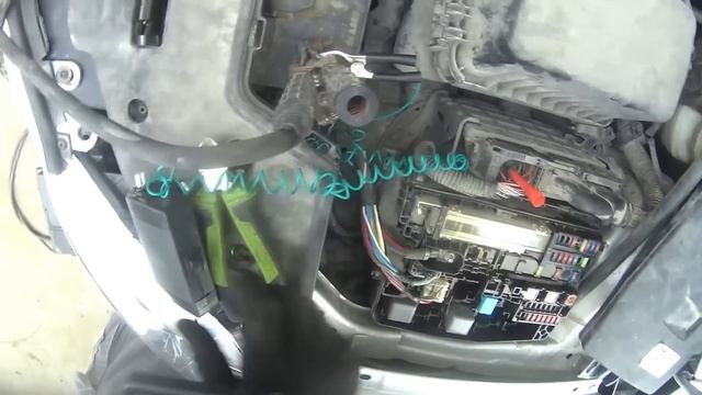 Таксист- не поверил и заставил чинить стартер шкоды Октавия на улице