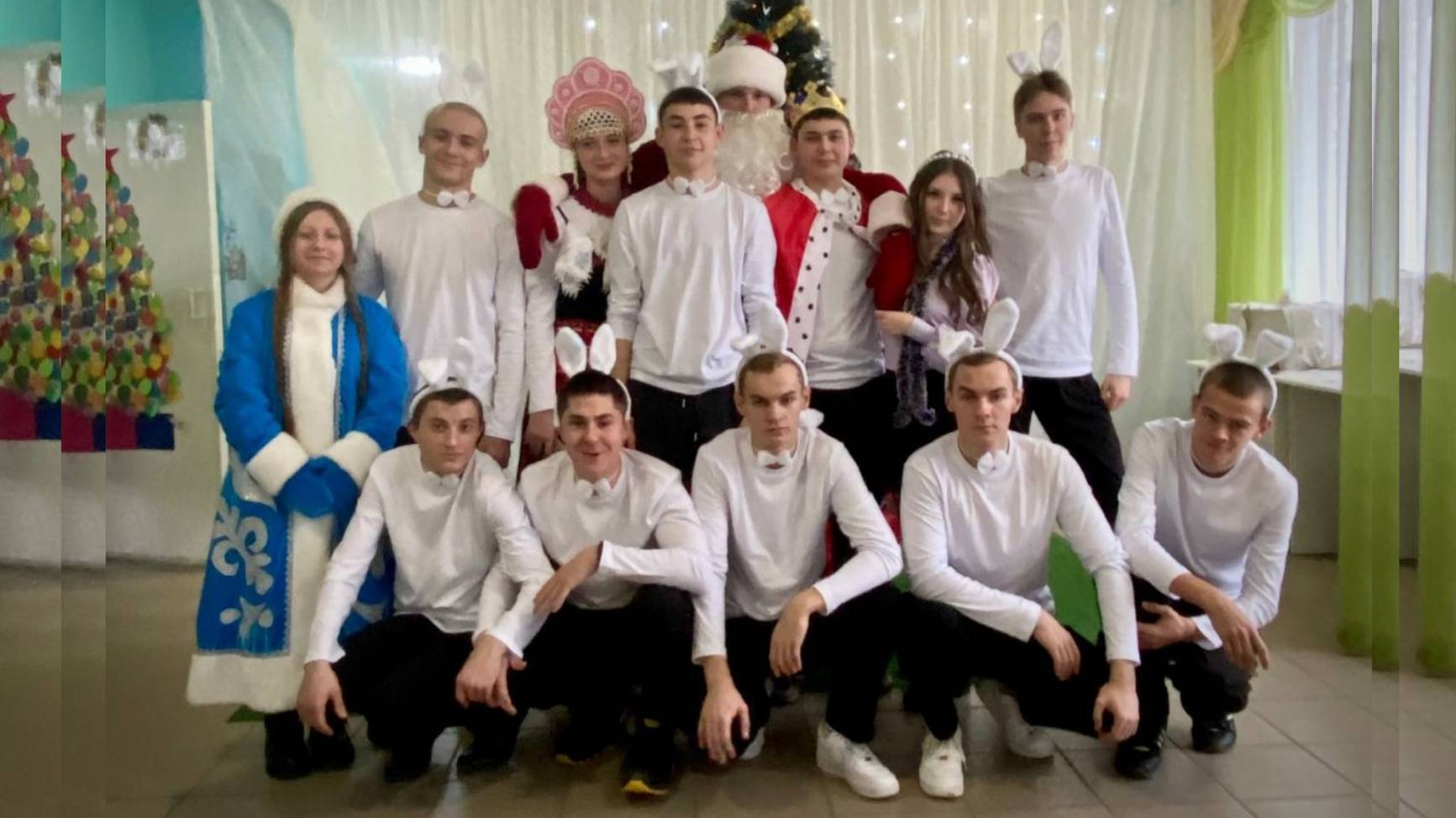 Новогодний праздник смотреть онлайн