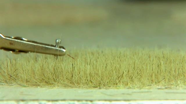 Demo of home-made static grass applicator смотреть онлайн