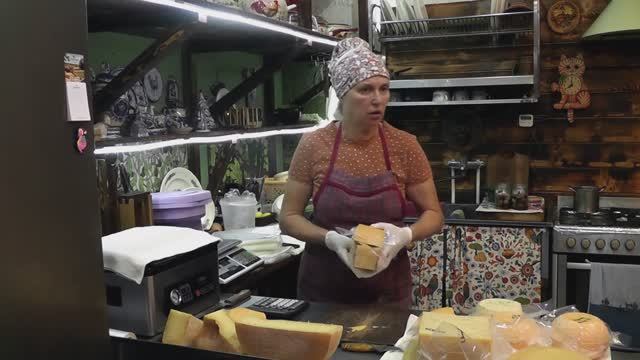 ПРЕДНОВОГОДНИЙ АЖИОТАЖ НА БЕЛОЙ КОЗЕ смотреть онлайн