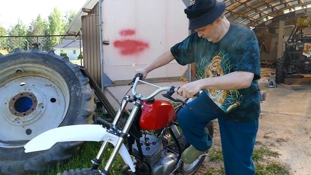 Умер Чешский трактор и заводим старый мотоцикл! смотреть онлайн