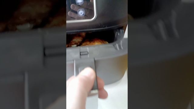 Бедрышки курочки и картофель фри в аэрогриле iCook от Амвэй. смотреть онлайн