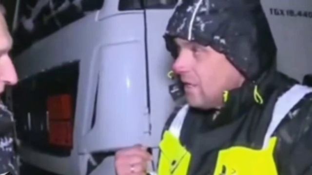 Зачем он укусил тебя?
— Он за русских, а я против русских смотреть онлайн