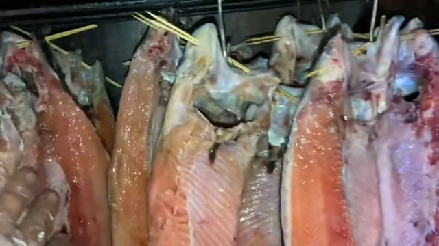 Свежая партия форели холодного копчения. Через пару дней будет готова смотреть онлайн