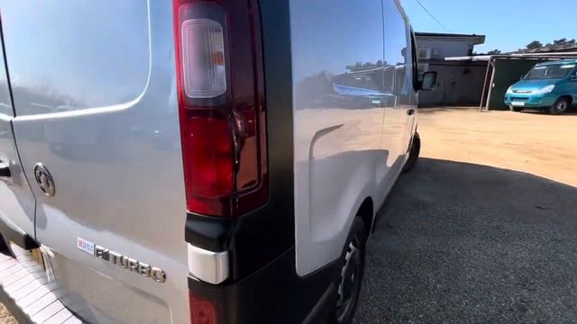 2017 Vauxhall Vivaro 1.6L L1H1 2900 CDTI biturbo 6spd manual смотреть онлайн