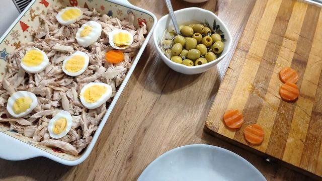 ЗАЛИВНОЕ. Вкусно, просто и красиво! | Готовим заливное из окорочков. #заливное #холодецсжелатином смотреть онлайн