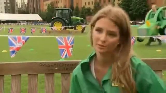 Millie Mackintosh Reluctant to Talk About Pro Green смотреть онлайн