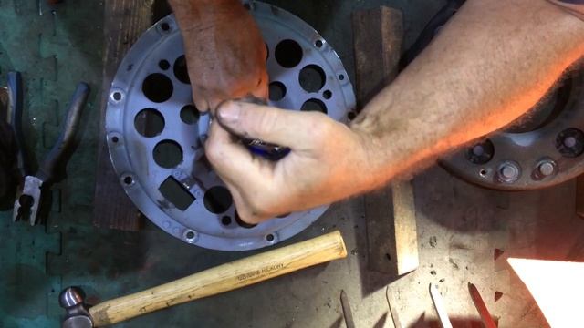 David Brown 990 clutch pressure plate dis-assembly #35 смотреть онлайн