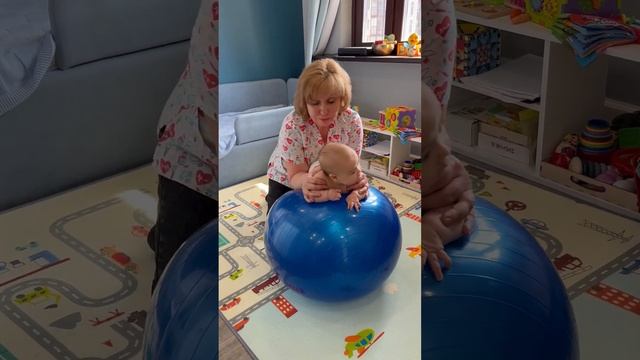 Расслабляем животик на мяче смотреть онлайн