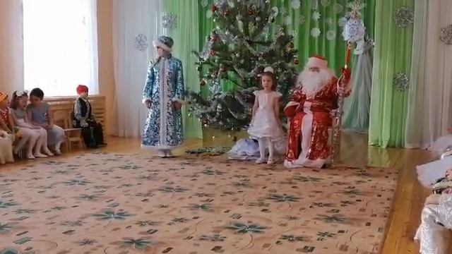 ❄️❄️❄️Азаленька рассказывает стихотворение ☃️🎄⛄ смотреть онлайн