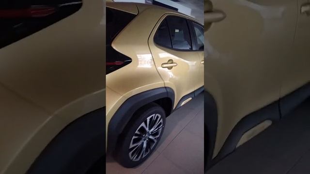 TOYOTA YARIS CROSS 2022 смотреть онлайн