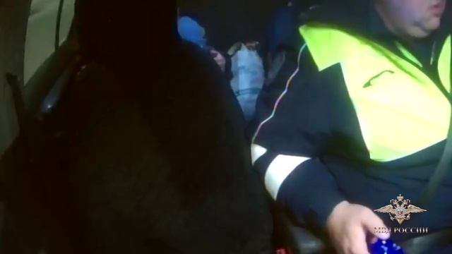 В Кемеровской области – Кузбассе госавтоинспекторы помогли доставить в больницу ребенка смотреть онлайн
