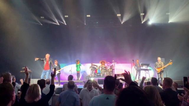 Simple Minds "Don't You Forget About Me" 11.03.2018 Toyota Music Factory Irving смотреть онлайн