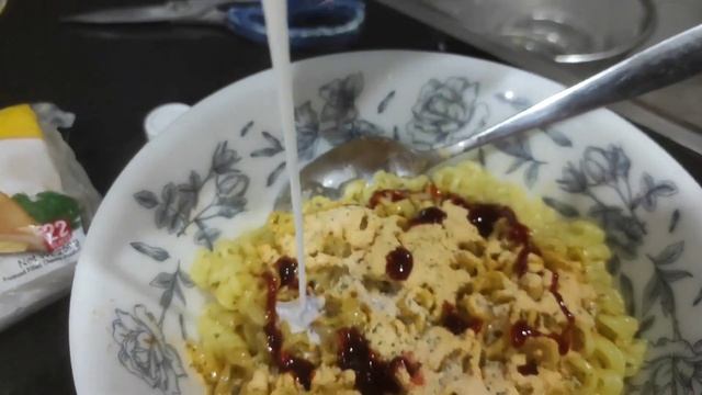 Ottogi Stir-Fry Cheese Ramen смотреть онлайн