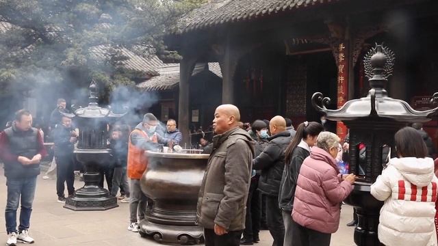В праздник Лаба в Китае всем желающим раздают «счастливую кашу» смотреть онлайн