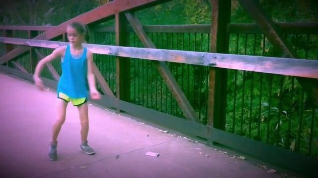 A girl with an incredible dance смотреть онлайн