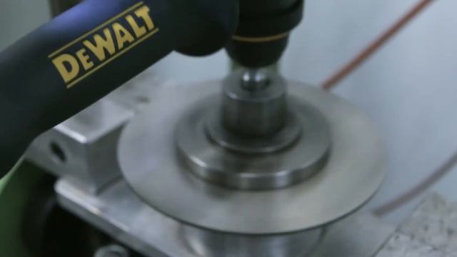 DeWalt FLEXVOLT is de 54V SDS boorhamer even krachtig als gesnoerde versie? смотреть онлайн
