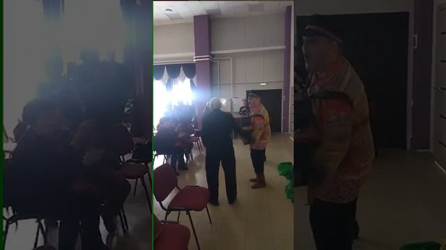 'Жгём' под гармонь частушки и пляшем! Андрей Чешуин смотреть онлайн