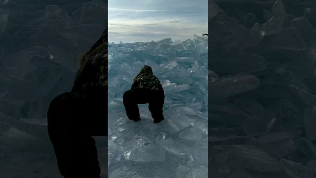 Льдины выбросила на берег Байкала смотреть онлайн
