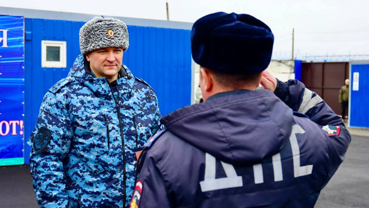 Эдуард Исаков и Сергей Ветохин посетили сводный отряд югорской полиции на Северном Кавказе смотреть онлайн