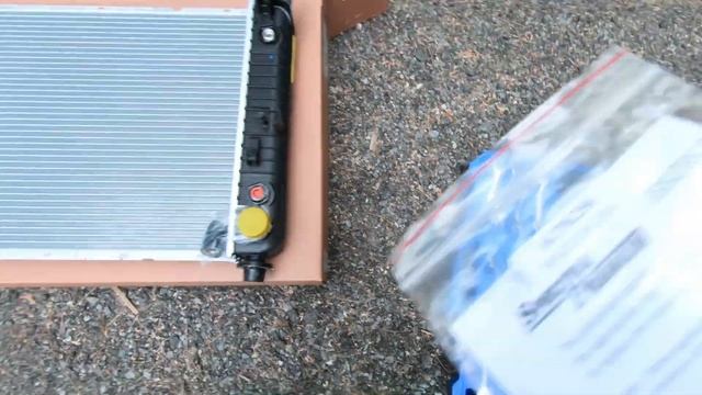 Replacing a radiator on a GMC Sierra 2500hd смотреть онлайн
