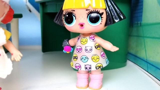 КОРОЛЕВСКИЕ ПРИКЛЮЧЕНИЯ В ЛОЛ ТАУНЕ🤣😱🤣 Куклы ЛОЛ сюрприз куклы мультики Даринелка смотреть онлайн