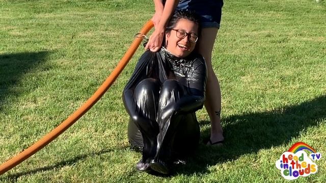 WE TRIED THE VIRAL TRASH BAG VACUUM CHALLENGE !! смотреть онлайн