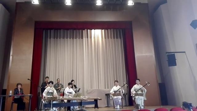 Ансамбль сякухати, кото и сямисэн «Ятиодзиси» 八千代獅子 смотреть онлайн