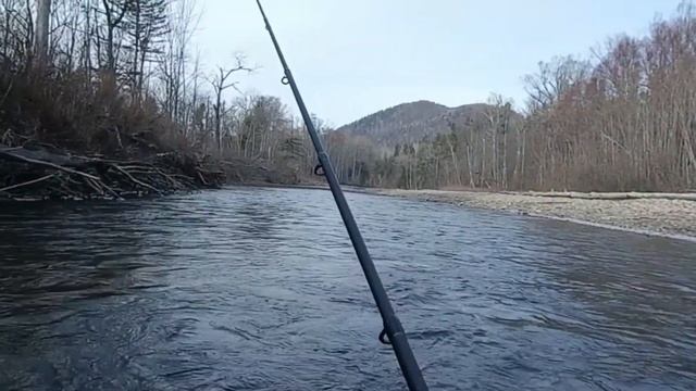 Рыбалка на хариуса в ноябре, река Извилинка, Чугуевского района. Хариус на обманку, муху, шитика. смотреть онлайн