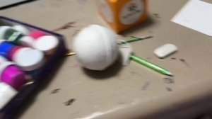 басик красит шарик на ëлку 1 часть