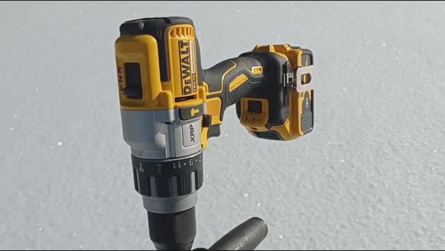 продолжаем тестировать шуруповерт DeWolt DCD996P2 с ледобуром Айсберг 130мм (правого вращения)