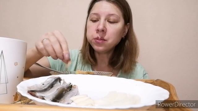 МУКБАНГ КИЛЬКА/КАРТОШКА/РЕДКА/ смотреть онлайн