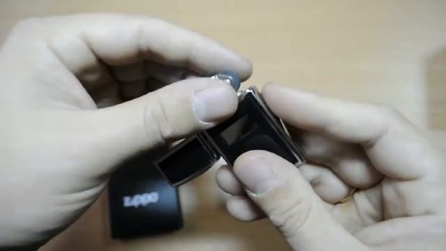 Запальничка Zippo 1655 Slim Ultralite Black High Polish Chrome смотреть онлайн