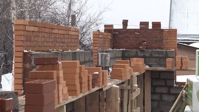 Кладка стен одноэтажного дома. Каменные работы. Кирпич гладкий персик завод Альтаир, керомзитоблок смотреть онлайн