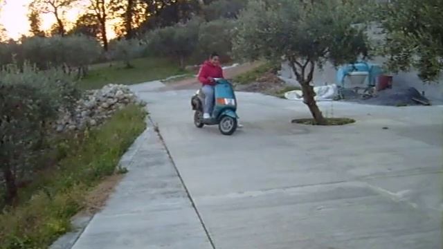 ...Piaggio Sfera 50 smarmittato! смотреть онлайн