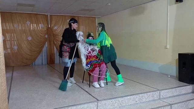 Праздник Нового года в школе (4 дня) смотреть онлайн