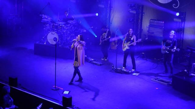 Floor Jansen - Invincible - 2023-04-12 @ Tilburg смотреть онлайн