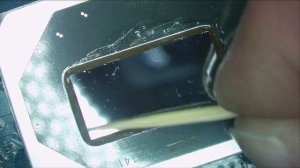 Очистка чипов ноутбука от засохшей пятилетней термопасты.