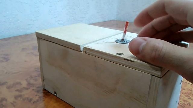 Бесполезная коробка (на Arduino) смотреть онлайн