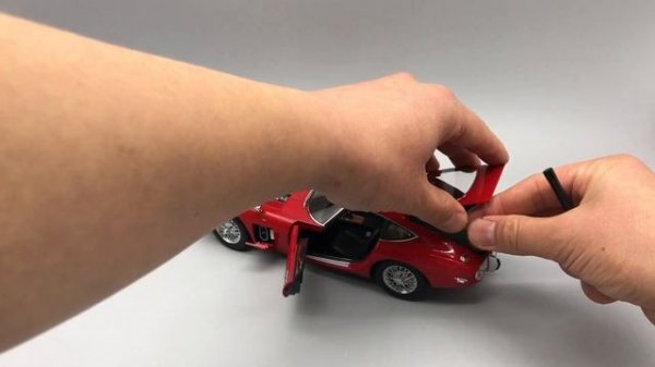 Toyota 2000GT(1967) AUTOart 1:18 Diecast Model Car