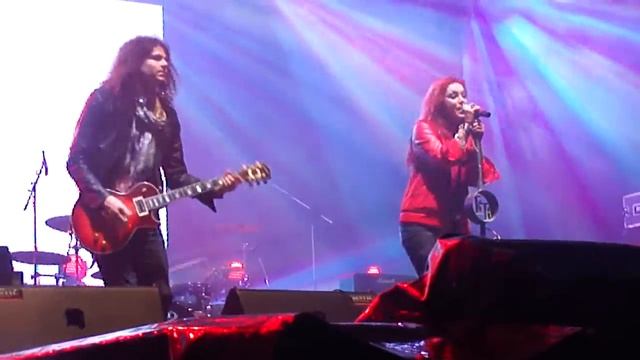 Ewa Farna - Žatec - 31.8.2012 - Zapadlej krám смотреть онлайн