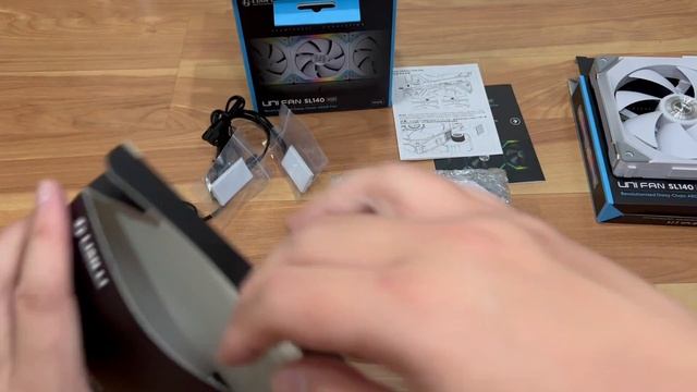 Lian Li Uni Fan SL140 RGB White Unboxing